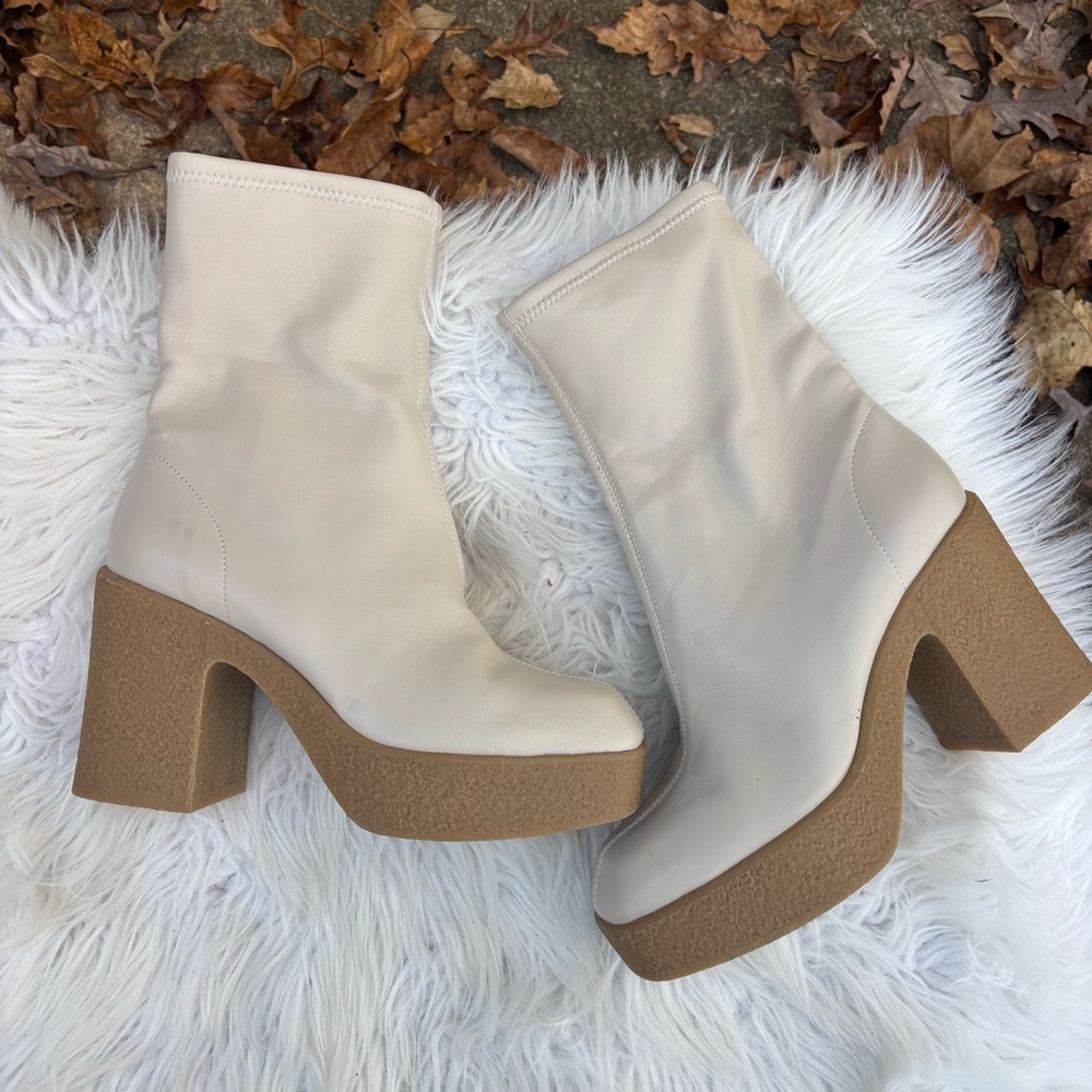Chinese Laundry Elegant Cream Block Heel Boots Size 8